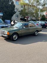 Mercedes-Benz W123 250E Oldtimer - Mercedes-Benz 250 in Hannover