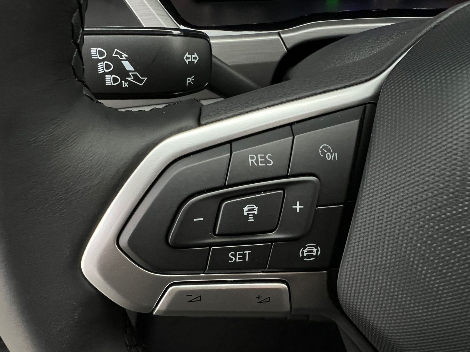 Fahrzeugabbildung Volkswagen Touran Comfortline 1.5 TSI DSG *LED, AHK, 7 Sitz