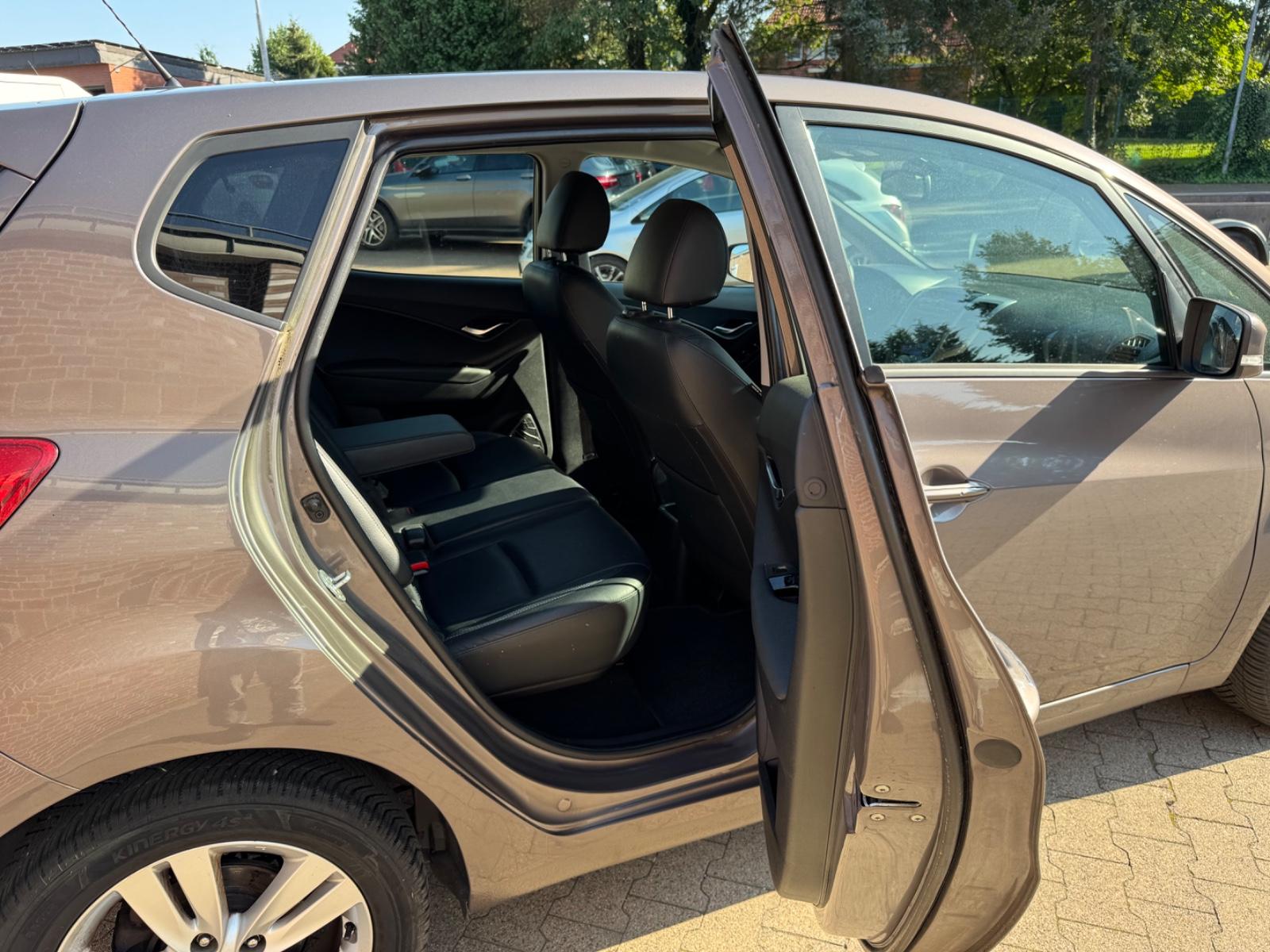 Hyundai ix20 2011 — photo 27