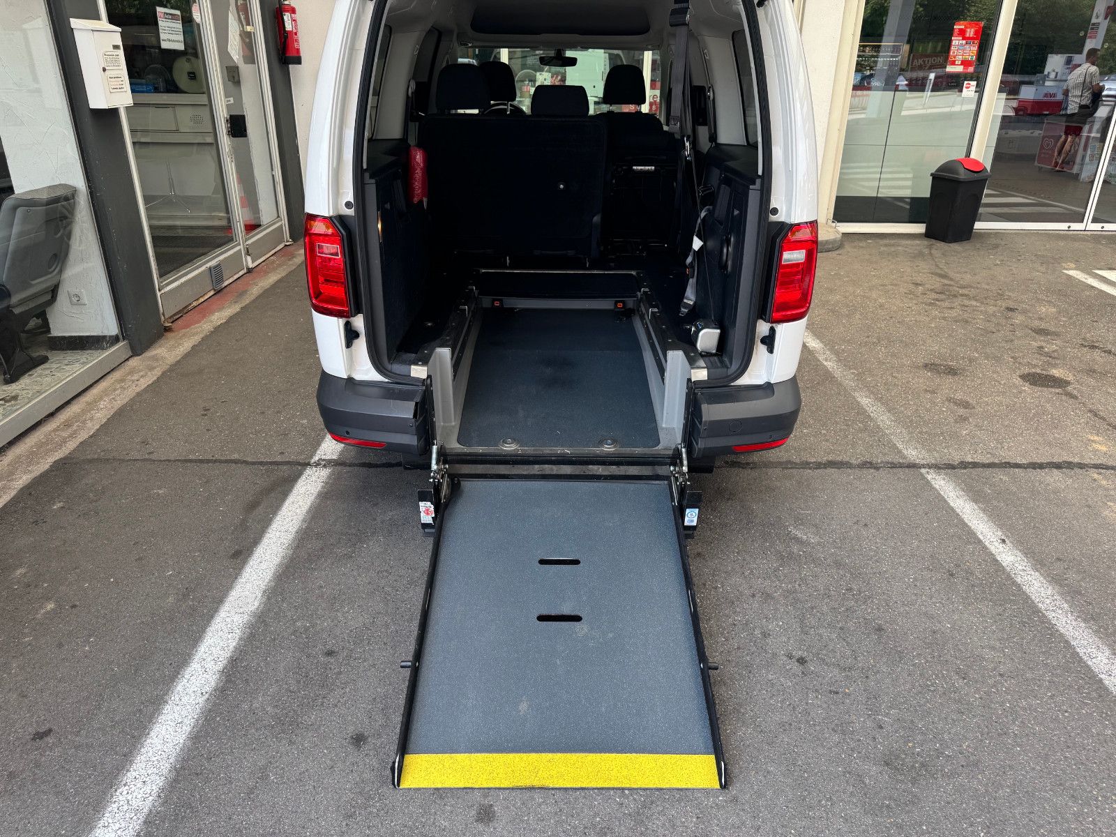 VW Caddy Maxi 1,0 TSI Trend Rollstuhlrampe Stanhzng