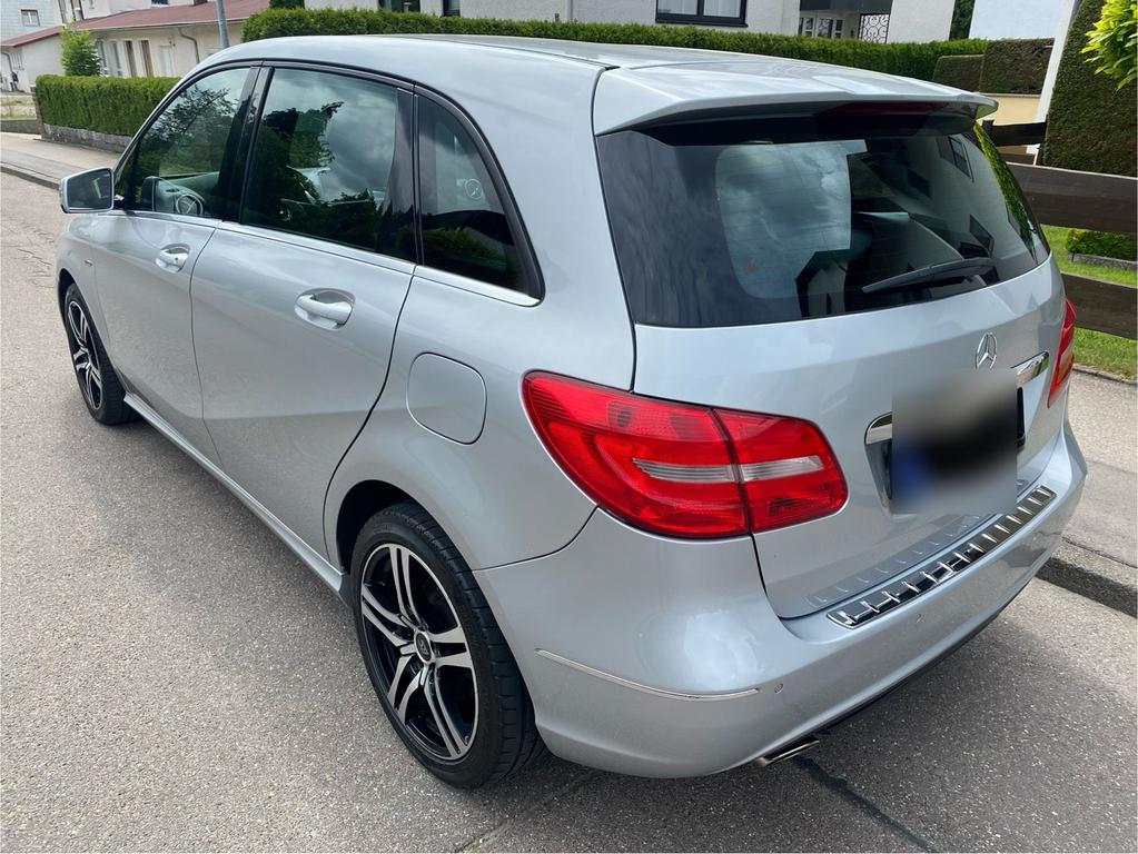 Mercedes-Benz B 180