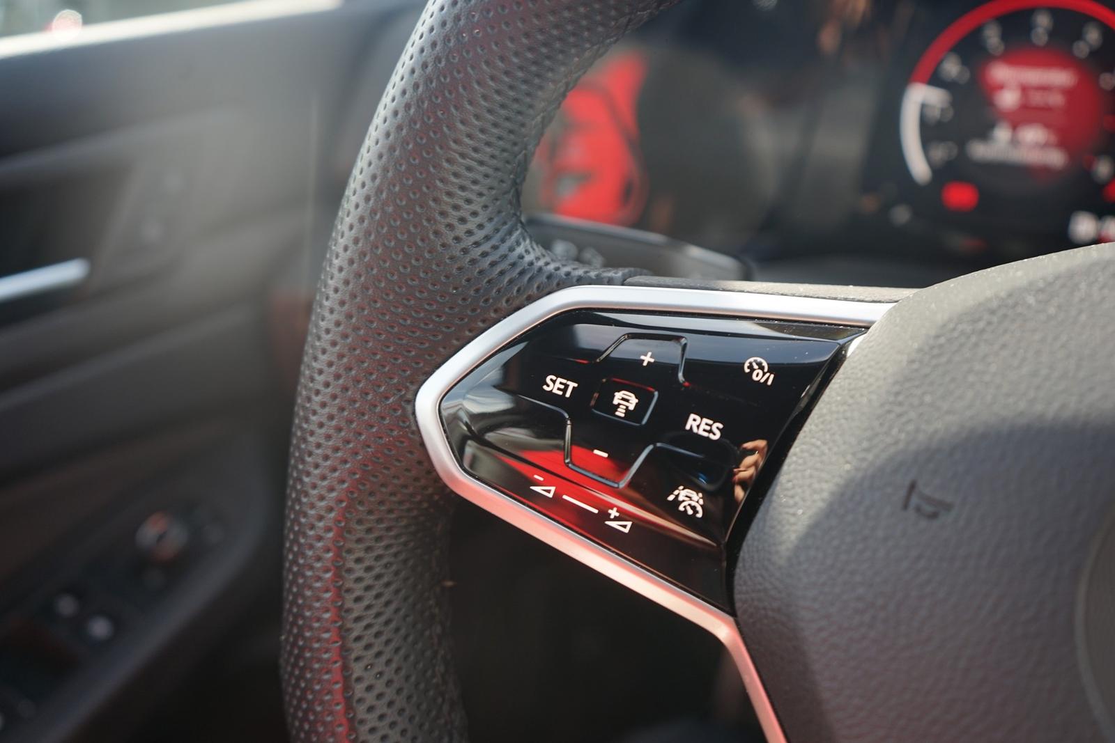Volkswagen Golf GTI 2.0 TSI LED Navi ACC Sitzheizung DAB, миниатюра 26