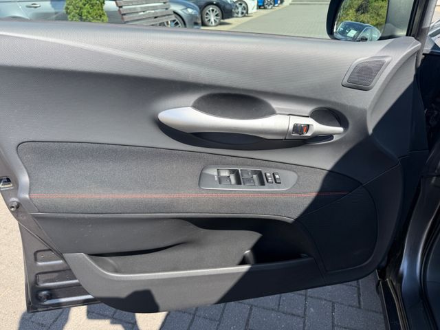 Toyota Auris Club
