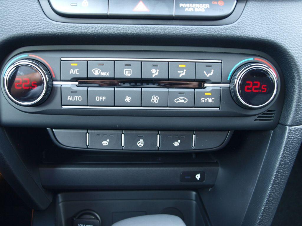 Kia Ceed SW 1.5 T DCT7 NAVI KAM ALU SHZG LED 4 WKR