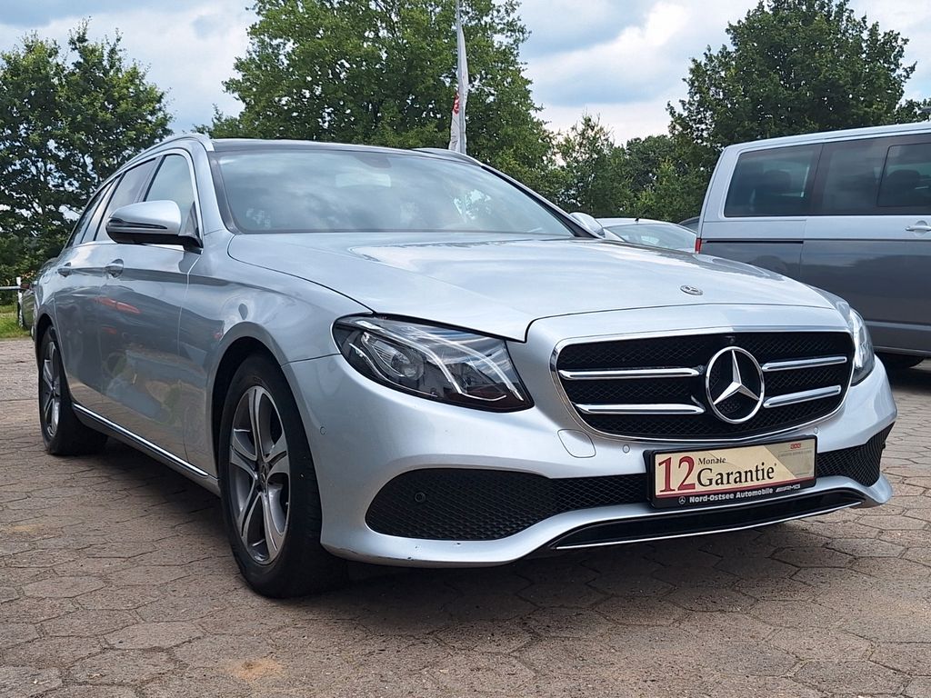 Image of Mercedes-Benz E 220
