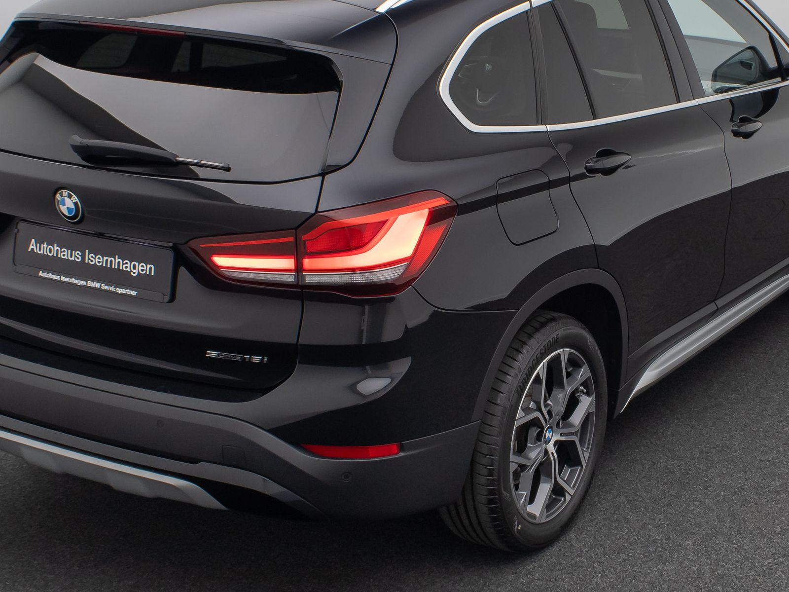 Fahrzeugabbildung BMW X1 sD18i xLine Panoram Kamera HUD DAB HiFi Alarm