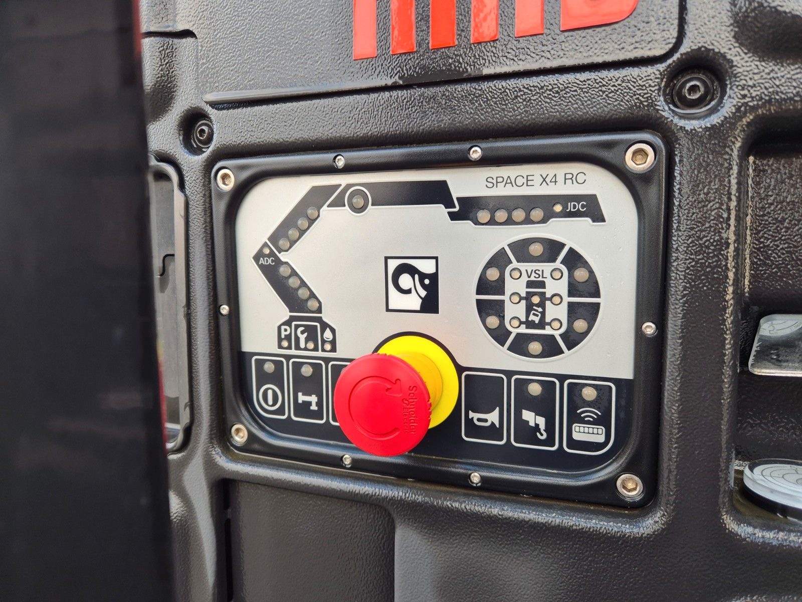 Fahrzeugabbildung Mercedes-Benz Actros 2545 L 6x2 Hiab L-HIPRO 235 DLS-3