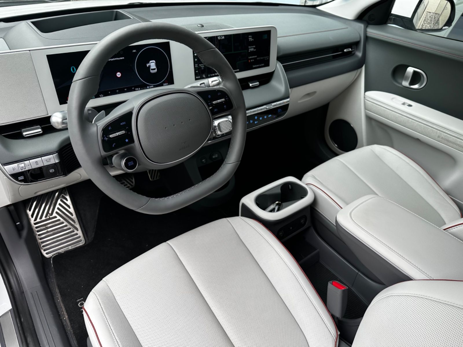 Fahrzeugabbildung Hyundai IONIQ 5 2WD 72,6 kWh UNIQ-Paket 20" LEDER SOFORT