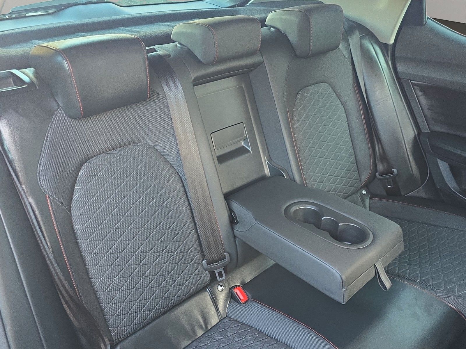 Fahrzeugabbildung SEAT Leon FR Sports LED+NAV+APP+ACC