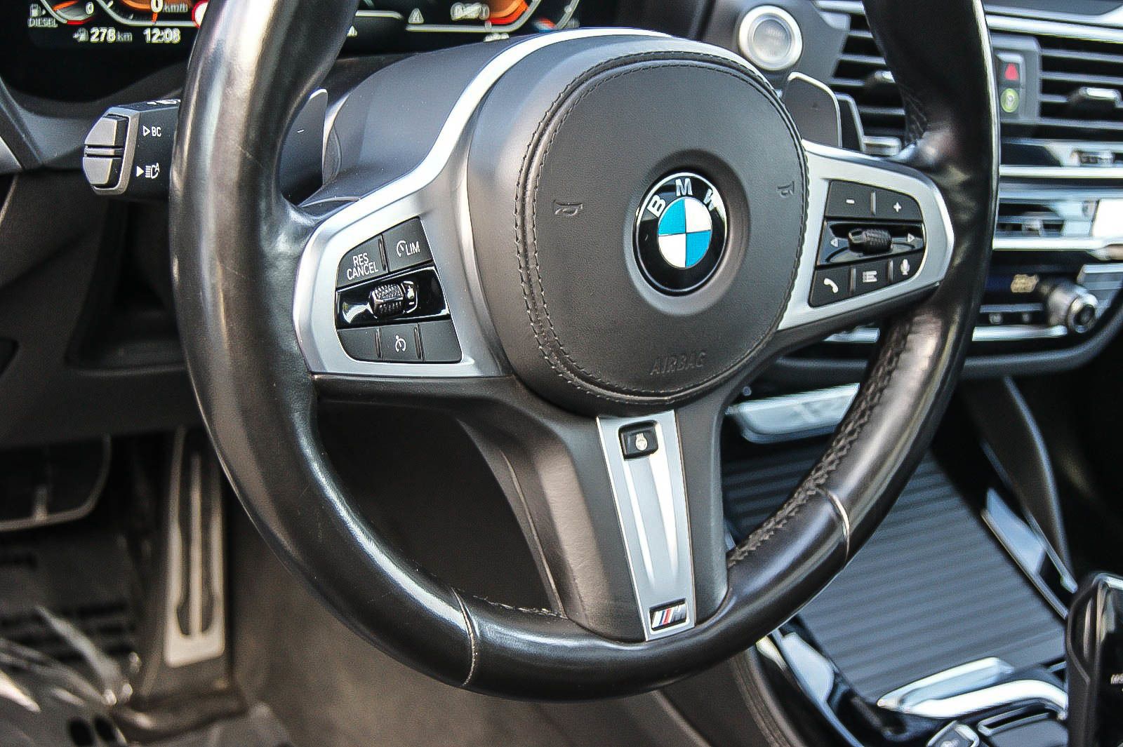 Fahrzeugabbildung BMW X4 xDrive 20 d M Sport X HUD ANHZV STHZG PANO