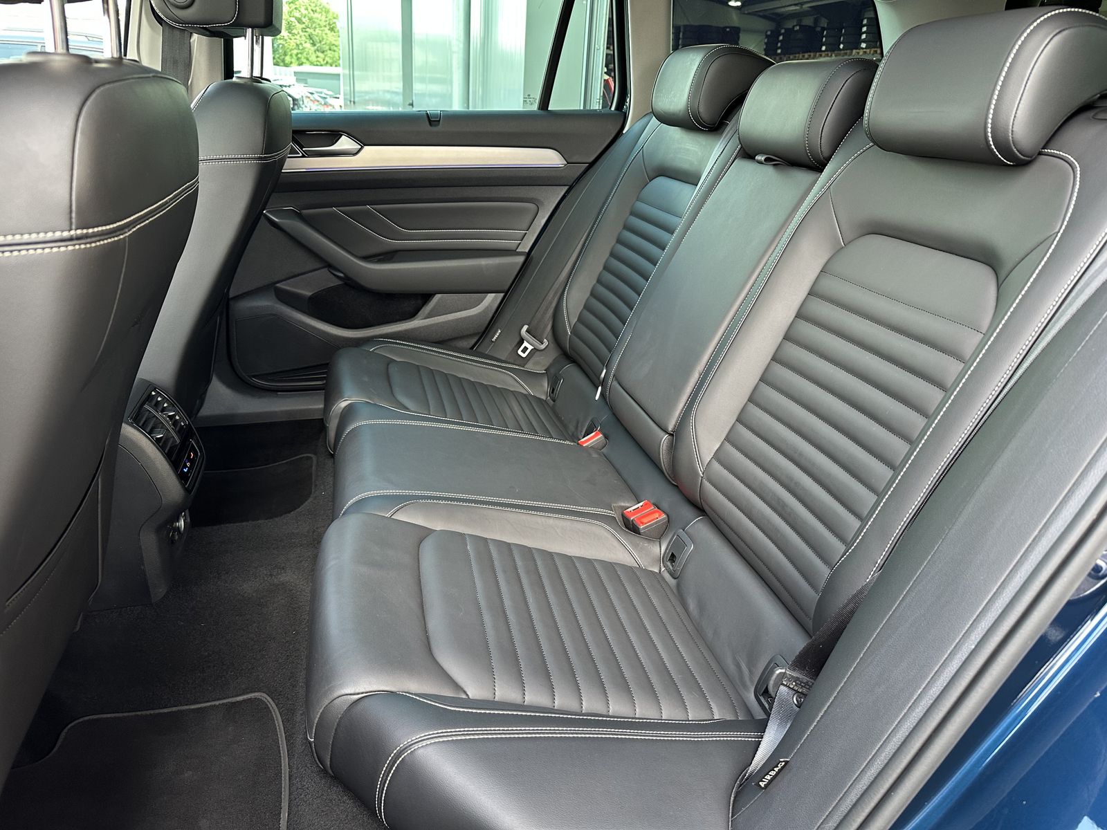 Fahrzeugabbildung Volkswagen Passat Variant 1.4 TSI DSG GTE NAV+LED+AHK+PANO