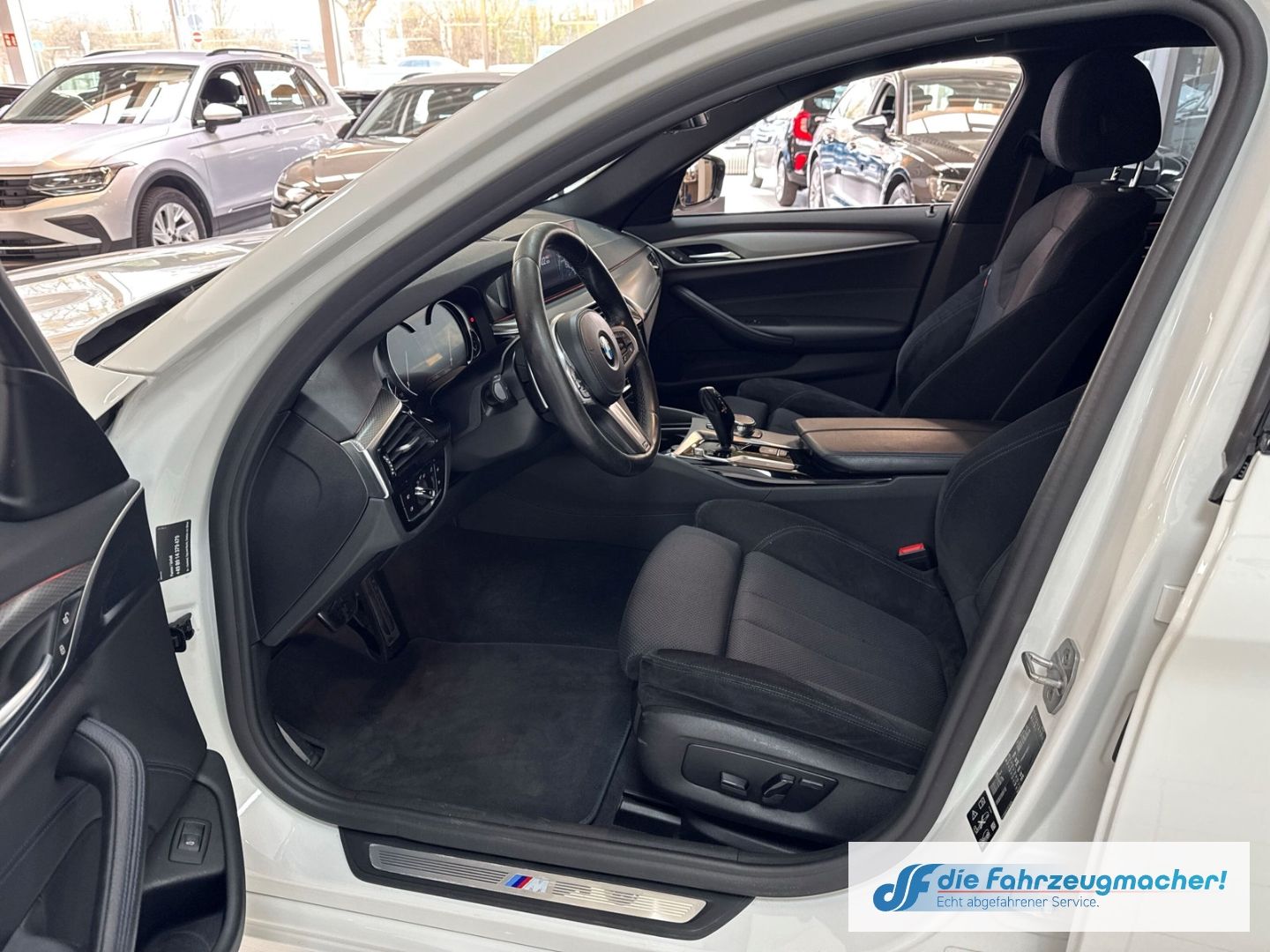 Fahrzeugabbildung BMW 520 d xDrive M Sport Touring Park-Assistent Spor
