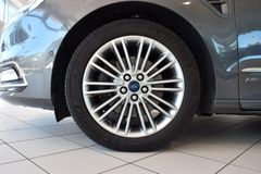FORD S-MAX Vignale 2.0 TDCi~Allrad~Automatik~AHK~LED