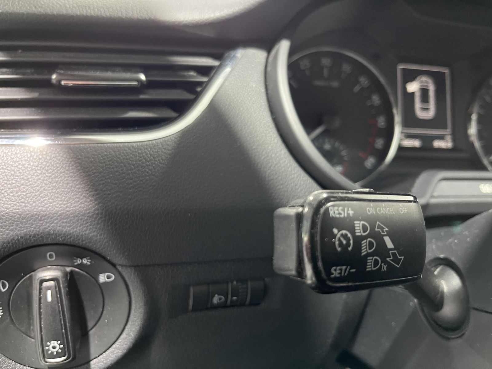 Fahrzeugabbildung SKODA Octavia Ambition 2.0 TDI*Navi*PDC*SHZ*Temp*