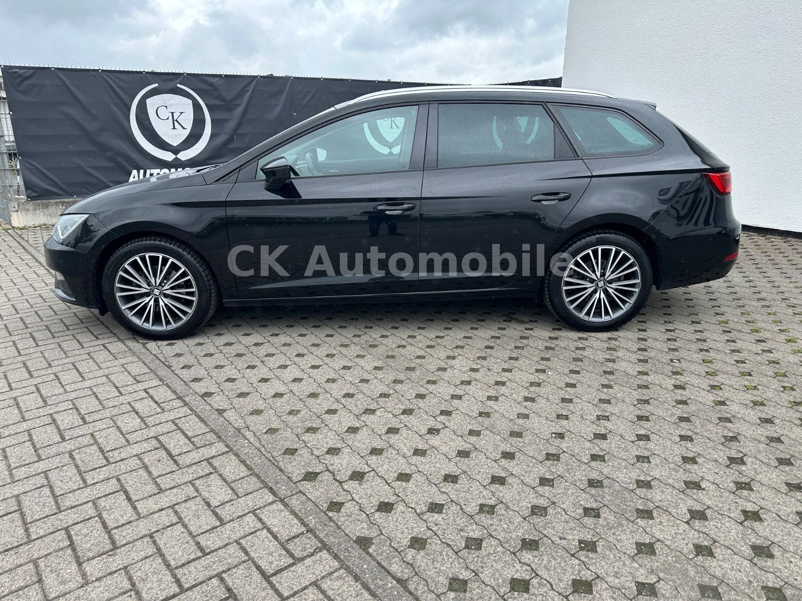 Fahrzeugabbildung SEAT Leon ST Style Automatik/Navi/Pano/Klimaa/LED/AHK