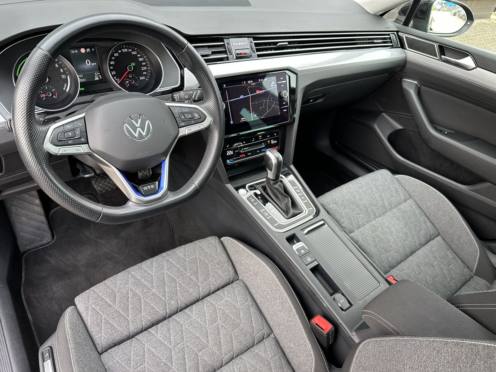 Fahrzeugabbildung Volkswagen Passat Variant GTE NAV+LED+PANORAMA+ACC+AHK+17ZO