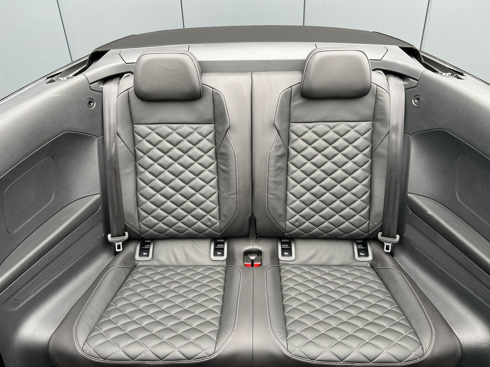 Fahrzeugabbildung Volkswagen T-Roc Cabriolet R-Line 1.5 TSI DSG *AHK, LED, Bl