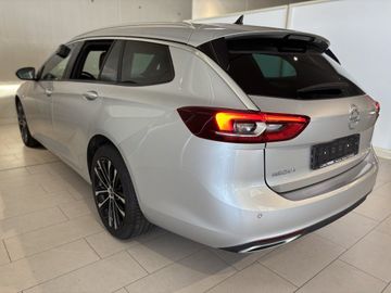 Fotografie des Opel Insignia Sports Tourer 2.0 Diesel 4x4 AT Ultimat