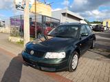 Volkswagen Passat*1 HAND*NUR 59TKM*GLASDACH*KLIMAAUTOMATIK* - Volkswagen Passat: Gl