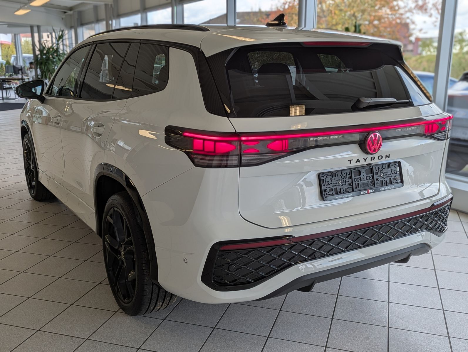 VW Tayron 2.0 R-Line Leder Launch Pano Black AHK 20 - Image 5