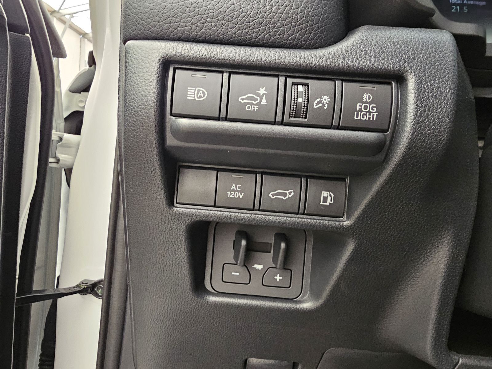 Fahrzeugabbildung Toyota Land Cruiser Premium Hybrid T1 72.000EUR! Stock!