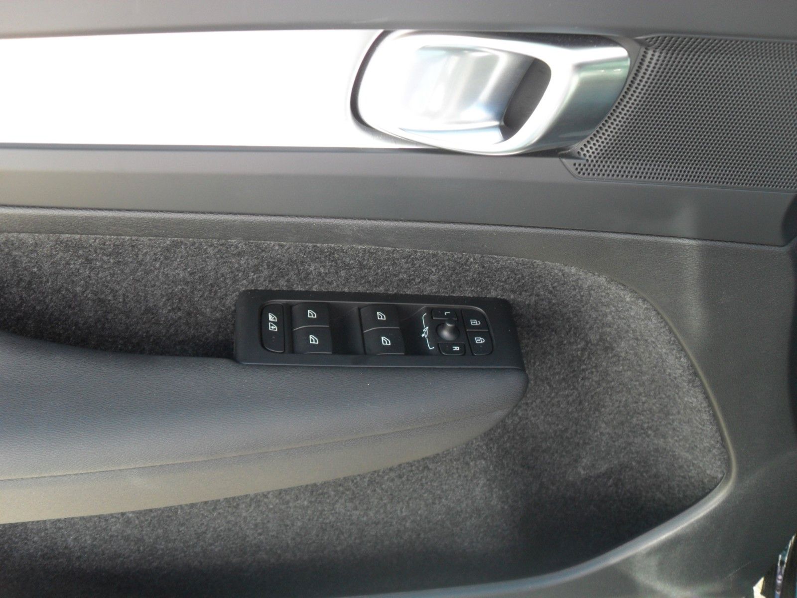 Fahrzeugabbildung Volvo XC 40 B4 Core