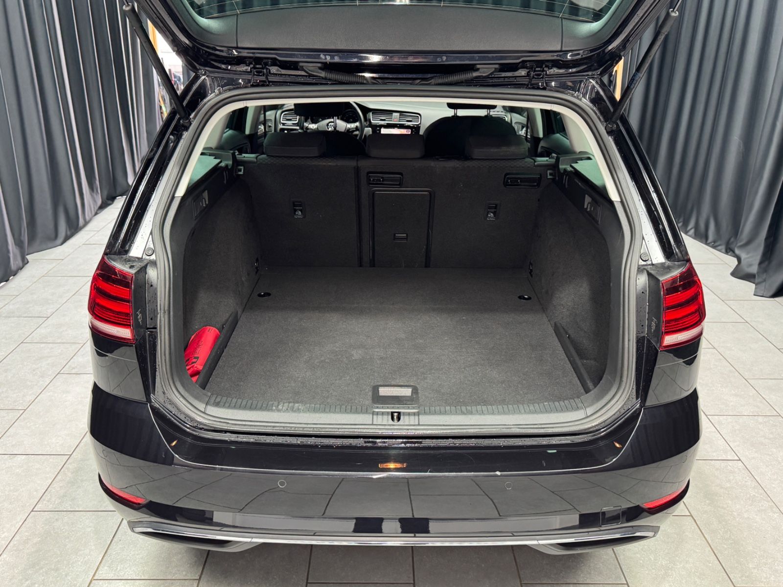 Fahrzeugabbildung Volkswagen Golf VII Variant United BlueMotion|NAVI|LED|ACC|