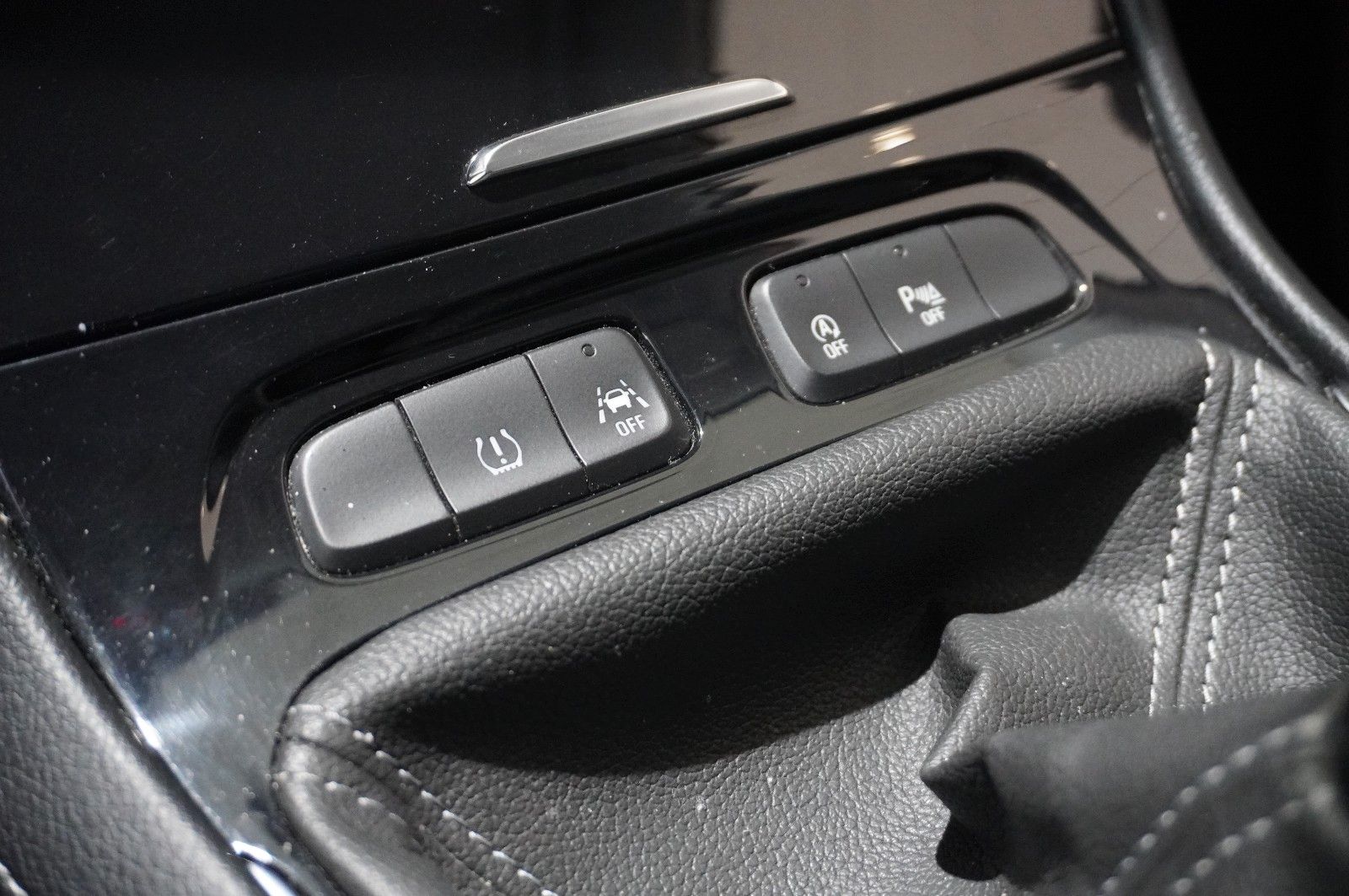 Fahrzeugabbildung Opel Grandland (X) 1.6D DYNAMIC NAVI/LED/360°/SH/GRIP