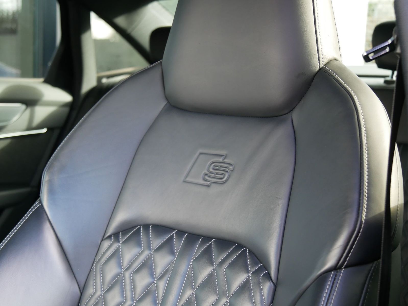 Fahrzeugabbildung Audi A6 55 TFSI e quattro sport MATRIX LED 21" B&O