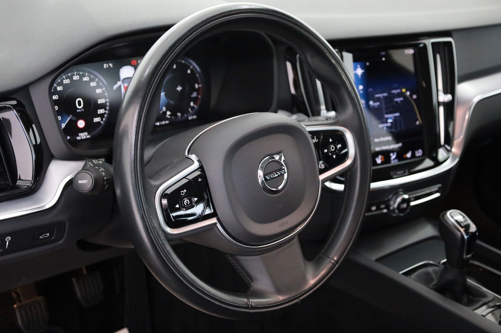 Fahrzeugabbildung Volvo V60 Momentum Pro,Navi,LED,SH,Kamera,DAB,