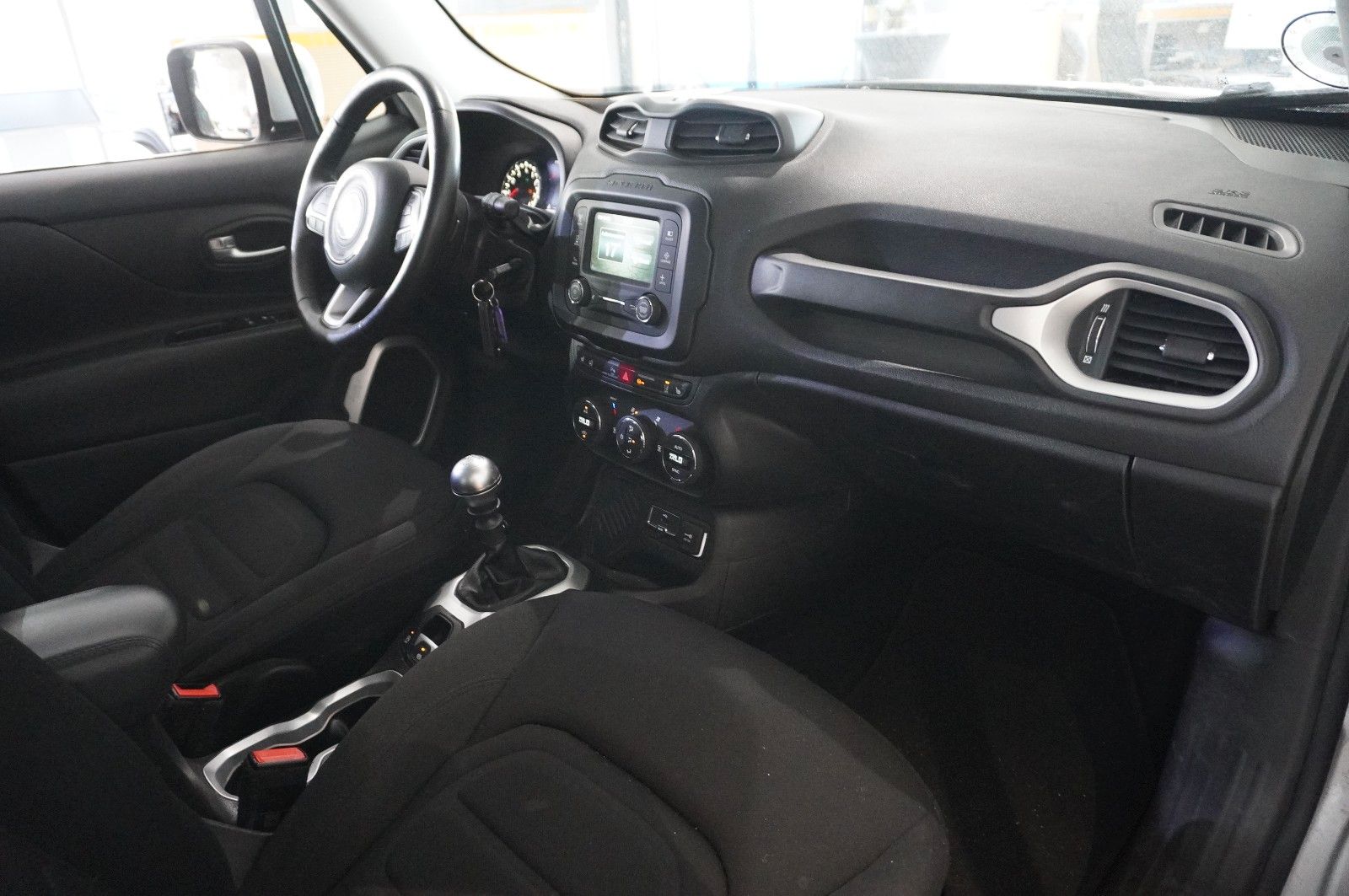 Fahrzeugabbildung Jeep Renegade 1.4T LIMITED KLIMA/SHZ/PDC/TEMP/AHK