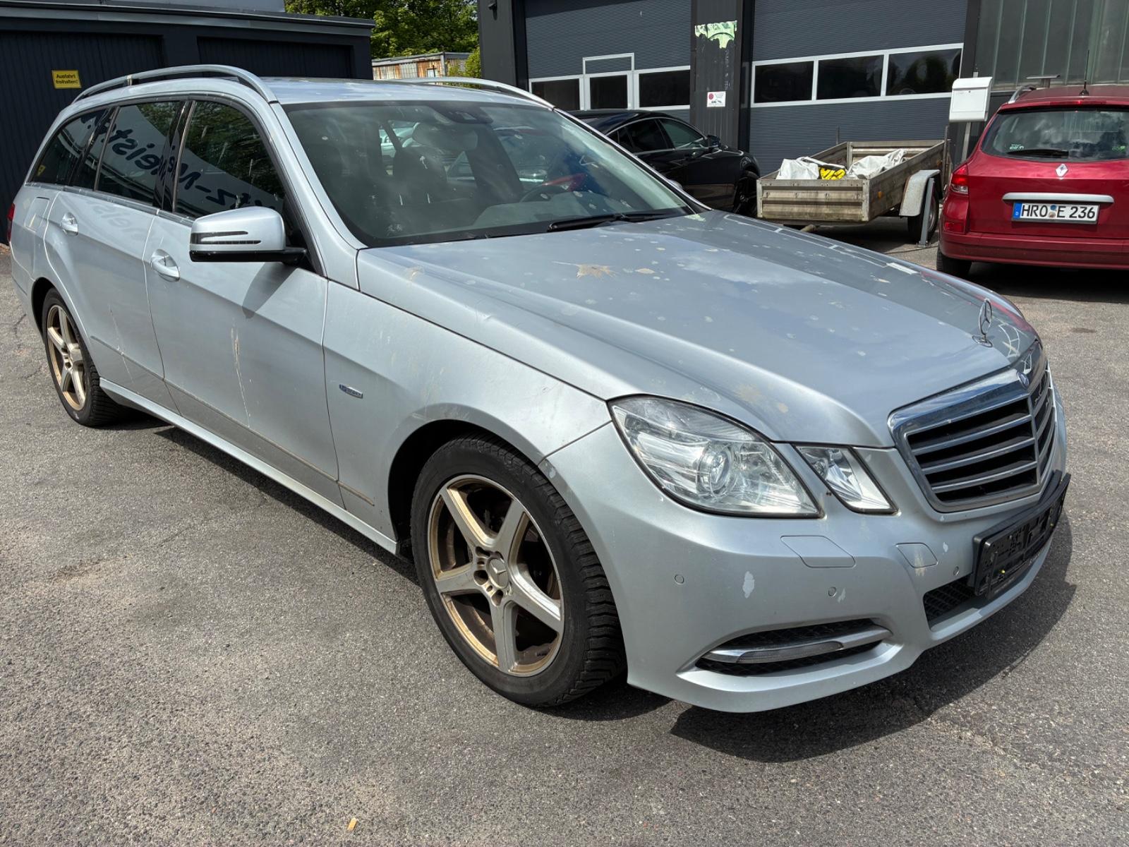Mercedes-Benz E 220 CDI T BlueEfficiency AVANTGARDE*XENON*AHK*