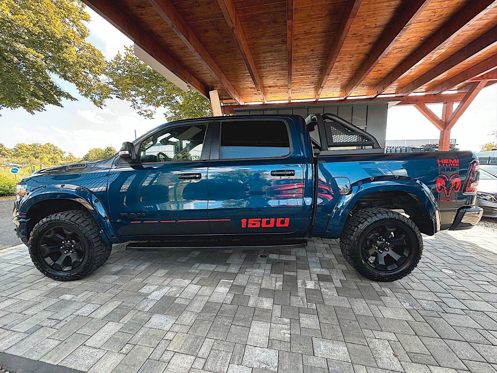 Fahrzeugabbildung Dodge RAM 5.7 V8 HEMI Night-Edition Offroad 4x4  LPG