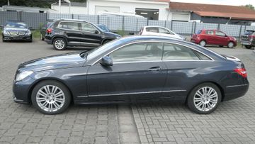 Mercedes E 220 - 2
