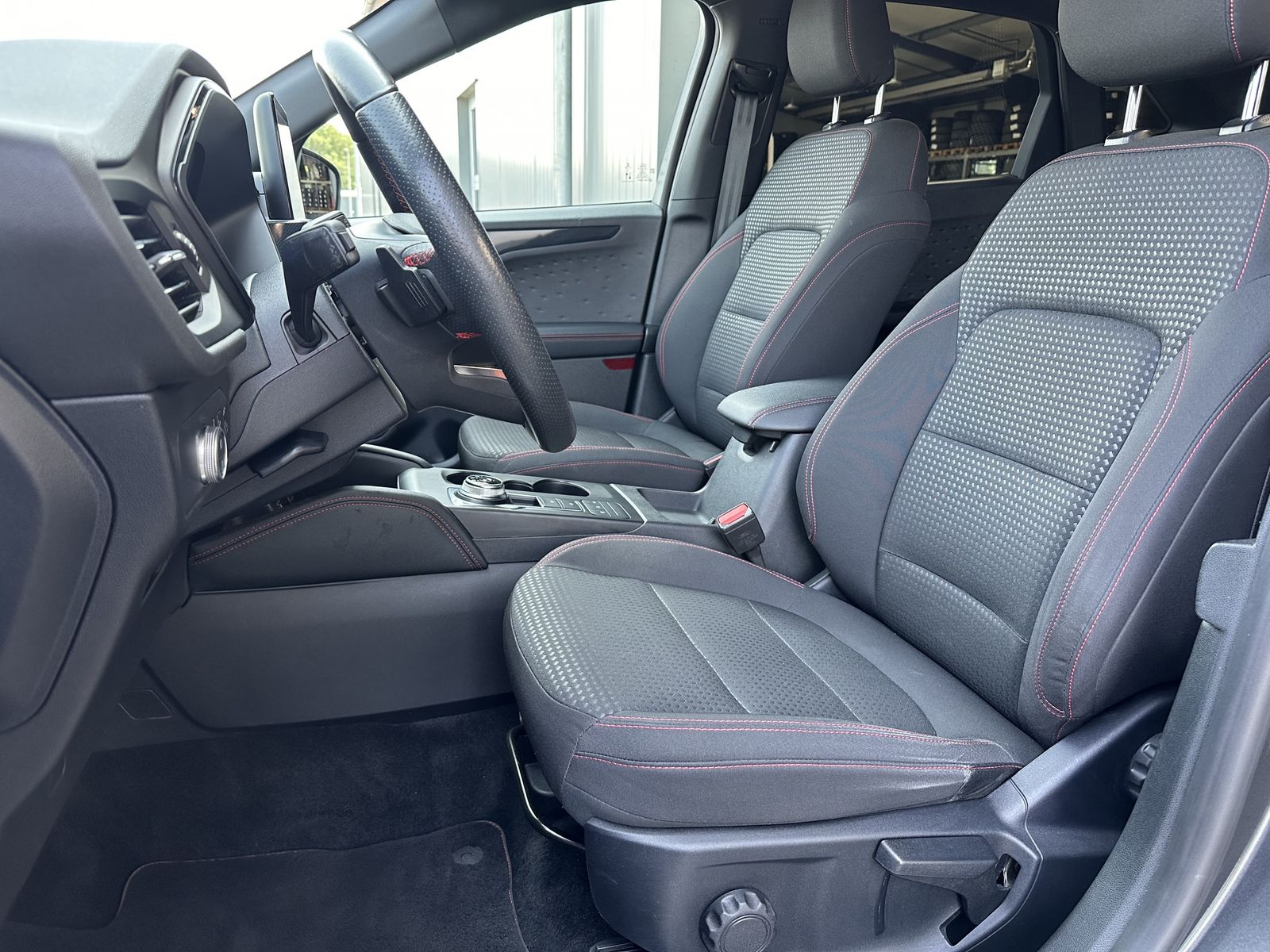 Fahrzeugabbildung Ford Kuga 2.0 EB 4x4 ST-Line NAV+LED+KAMERA+VCOCKPIT
