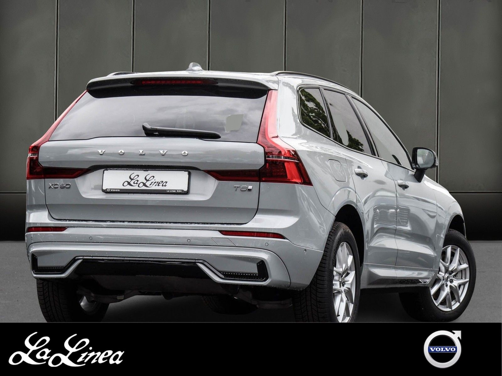 Volvo XC60 T8 AWD Plus Dark Reskin NP:88.670,-//FOUR-C imagem 2