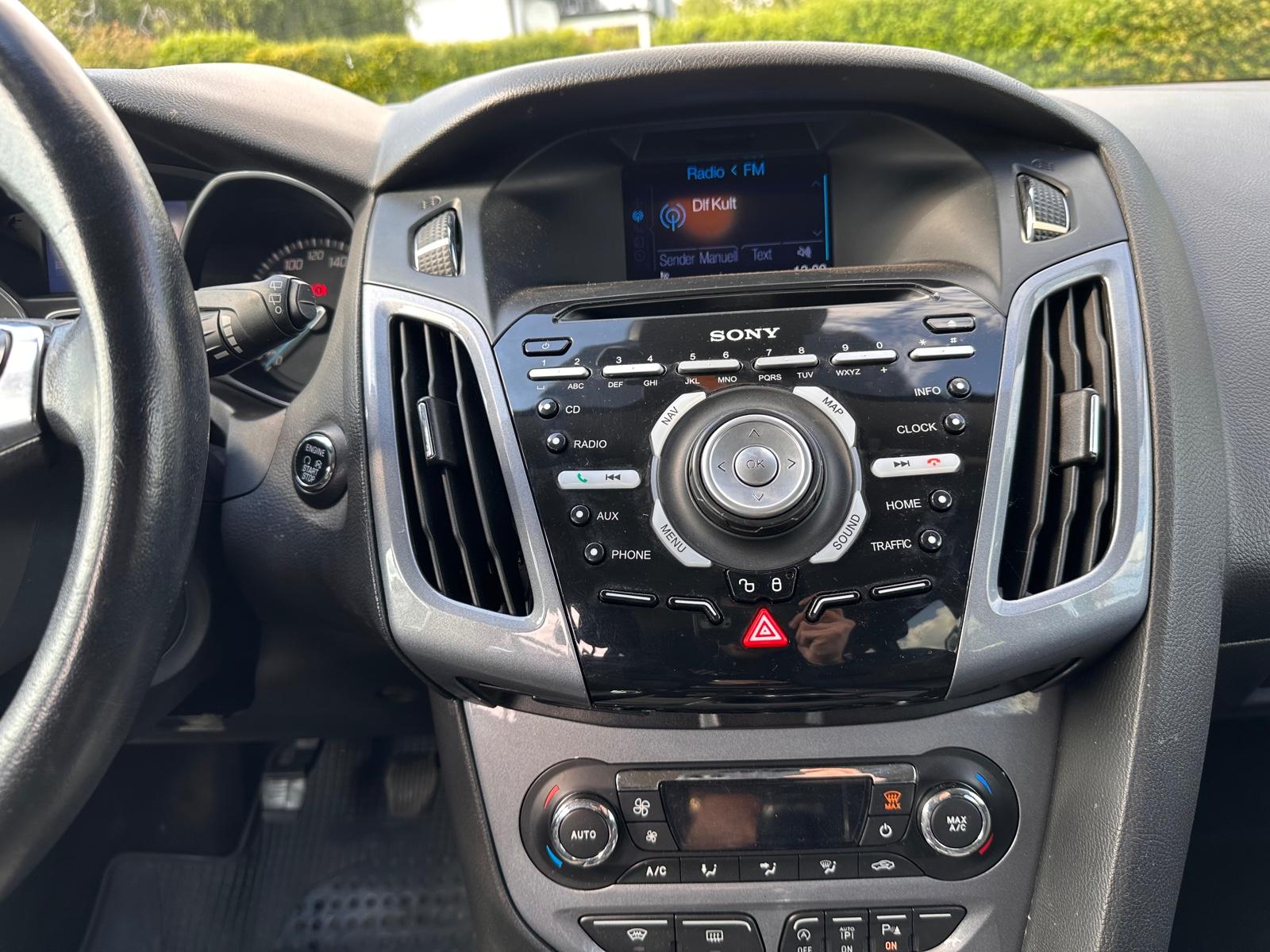 Ford Focus 2014 — photo 10
