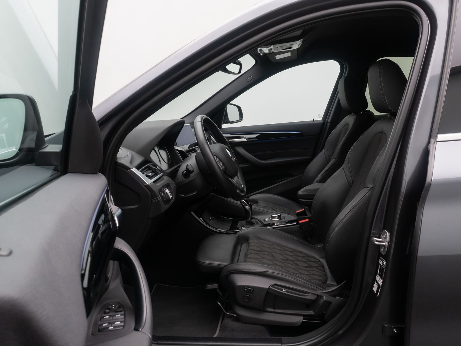 Fahrzeugabbildung BMW X1 sD18i xLine DAB Kamera HiFi Komfort Sport 18"