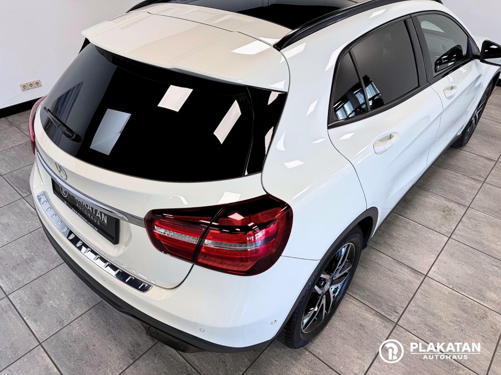 Mercedes-Benz GLA 200 AMG Night Packet Panorama Memory