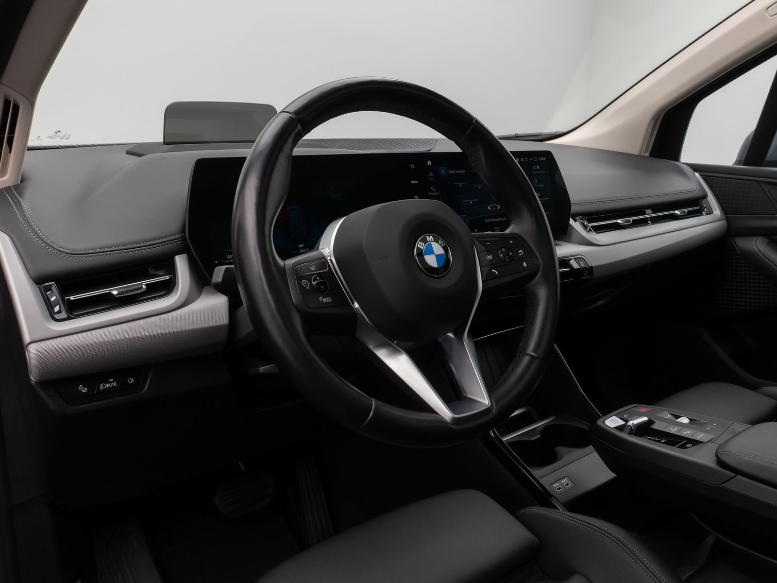 Fahrzeugabbildung BMW 218d Active Tourer Panorama 360°HUD Komfort AHK