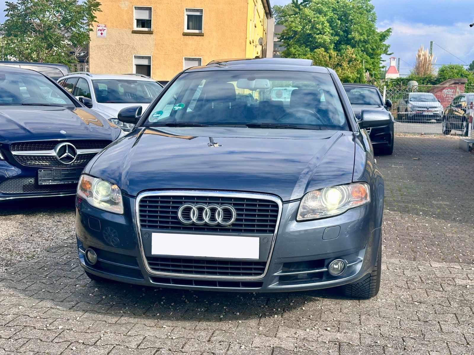 Fahrzeugabbildung Audi A4 Limousine 1.8 T Automatik Schiebedach