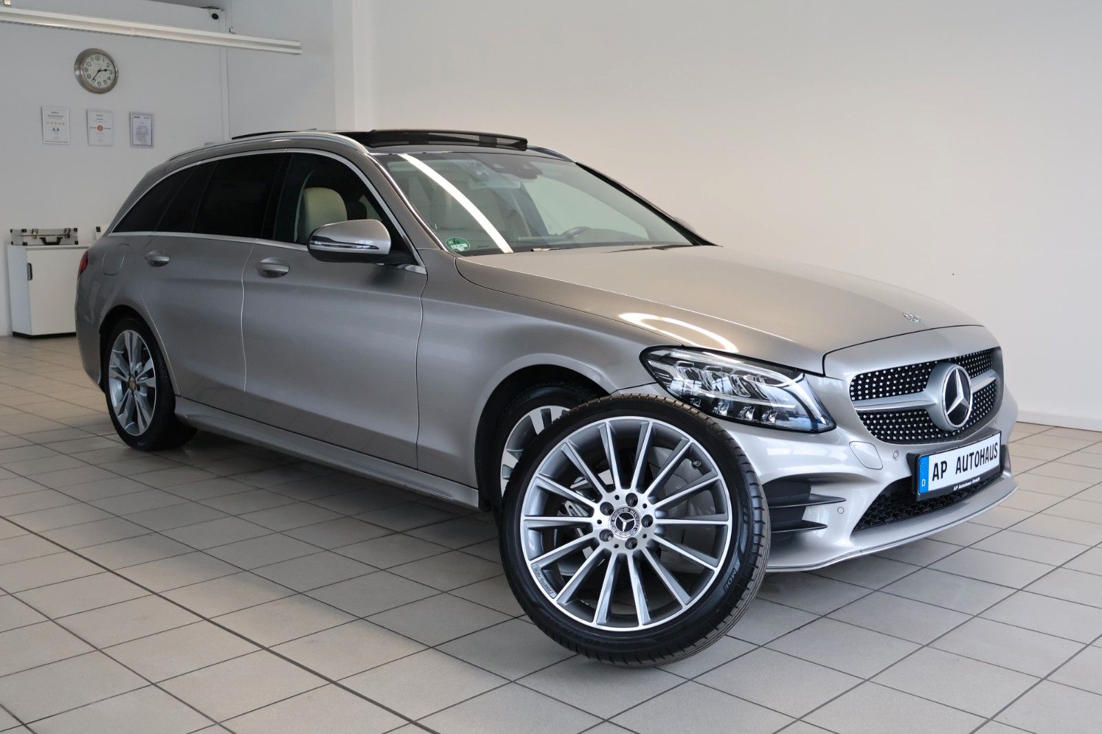 MERCEDES-BENZ C300 T-Modell AMG Line LED HUD PANO LEDER BEIGE