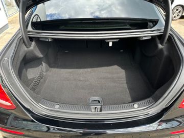 Fahrzeugabbildung Mercedes-Benz E 350 d Lim. 4Matic AMG Line Pano 20"