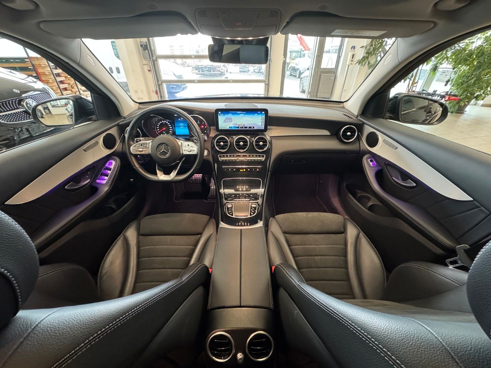 Fahrzeugabbildung Mercedes-Benz GLC 220d 4M+AMG+Pano+Distr+Night+RKamera