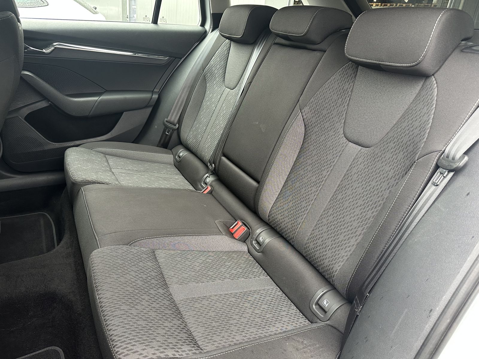 Fahrzeugabbildung SKODA Octavia Combi 2.0 TDI DSG Style NAV+LED+AHK+17ZO