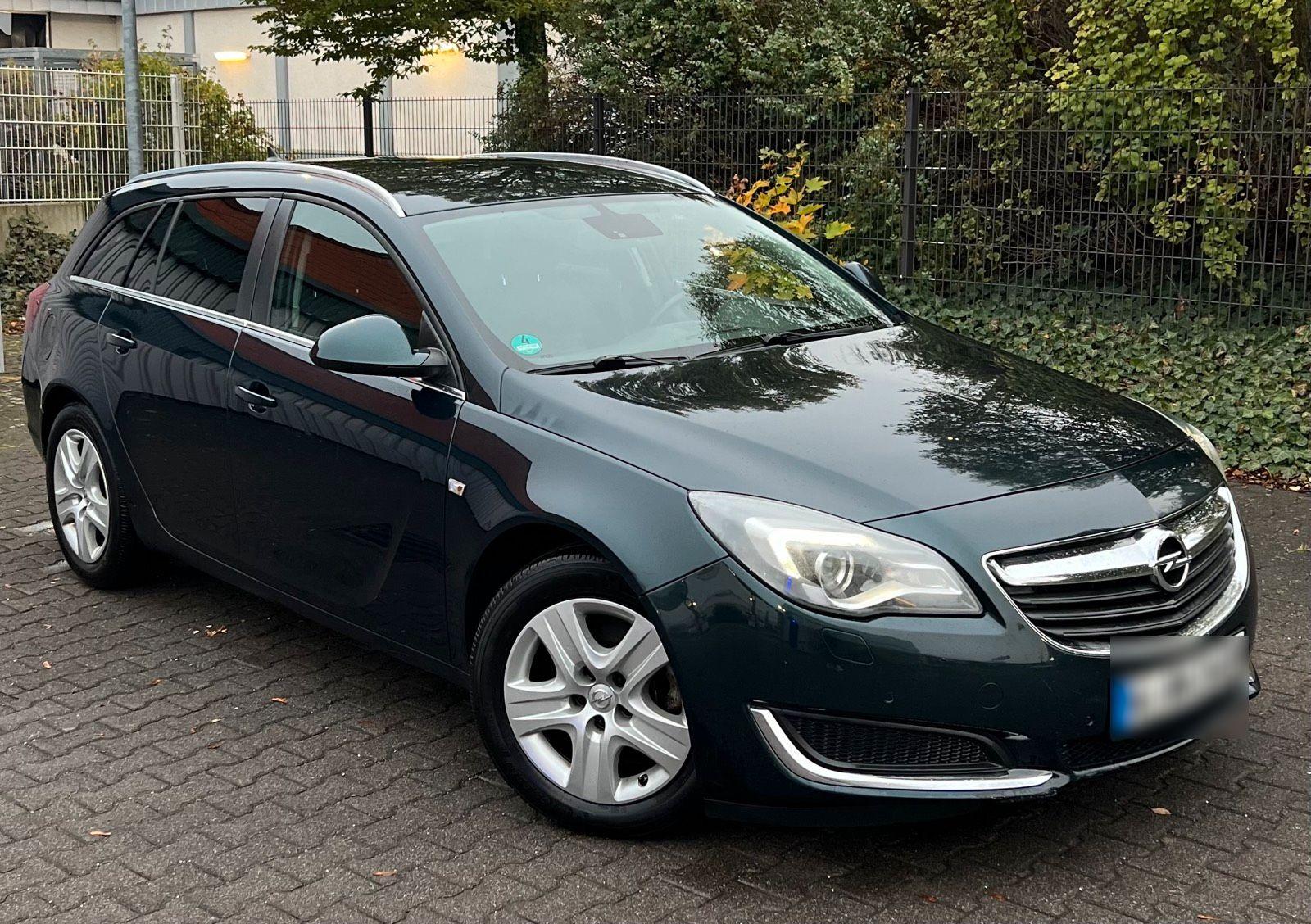Opel Insignia 2015 — вигляд ззаду