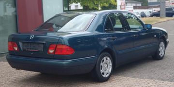Mercedes E 230 - 6