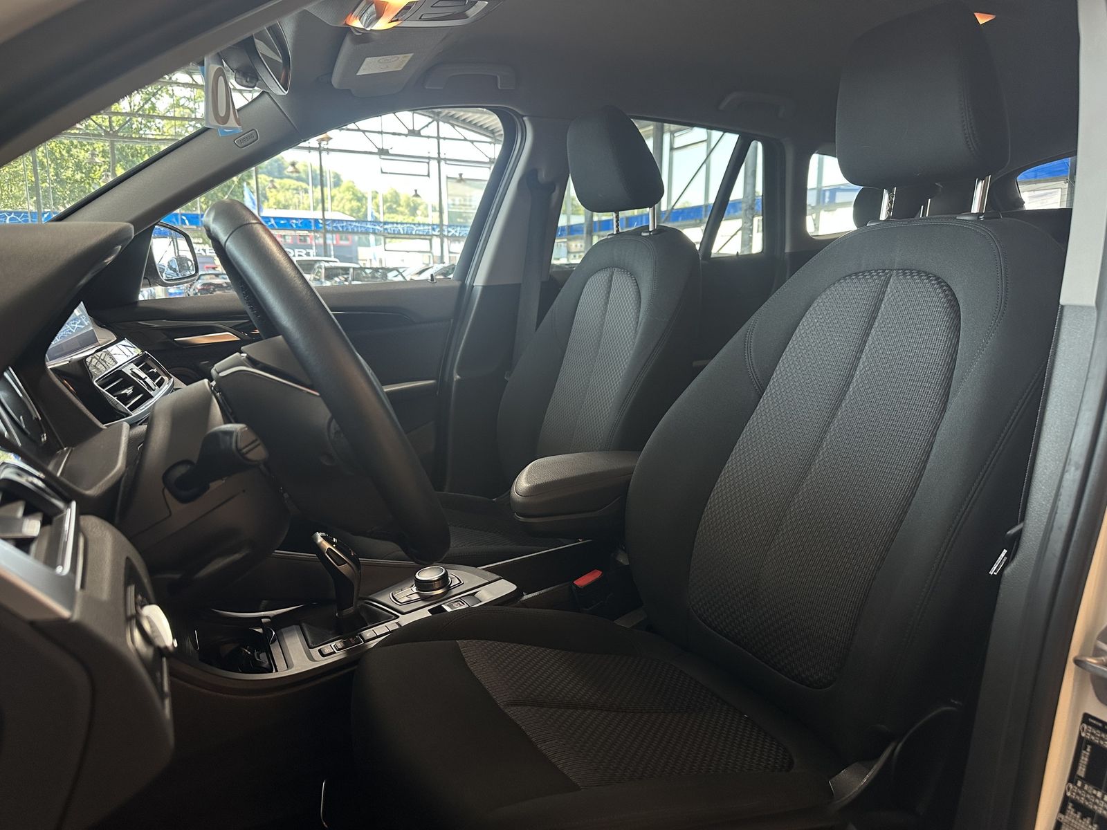 BMW X1 18d Advantage sDrive Navi R.Cam AHK LED SHZ foto 10