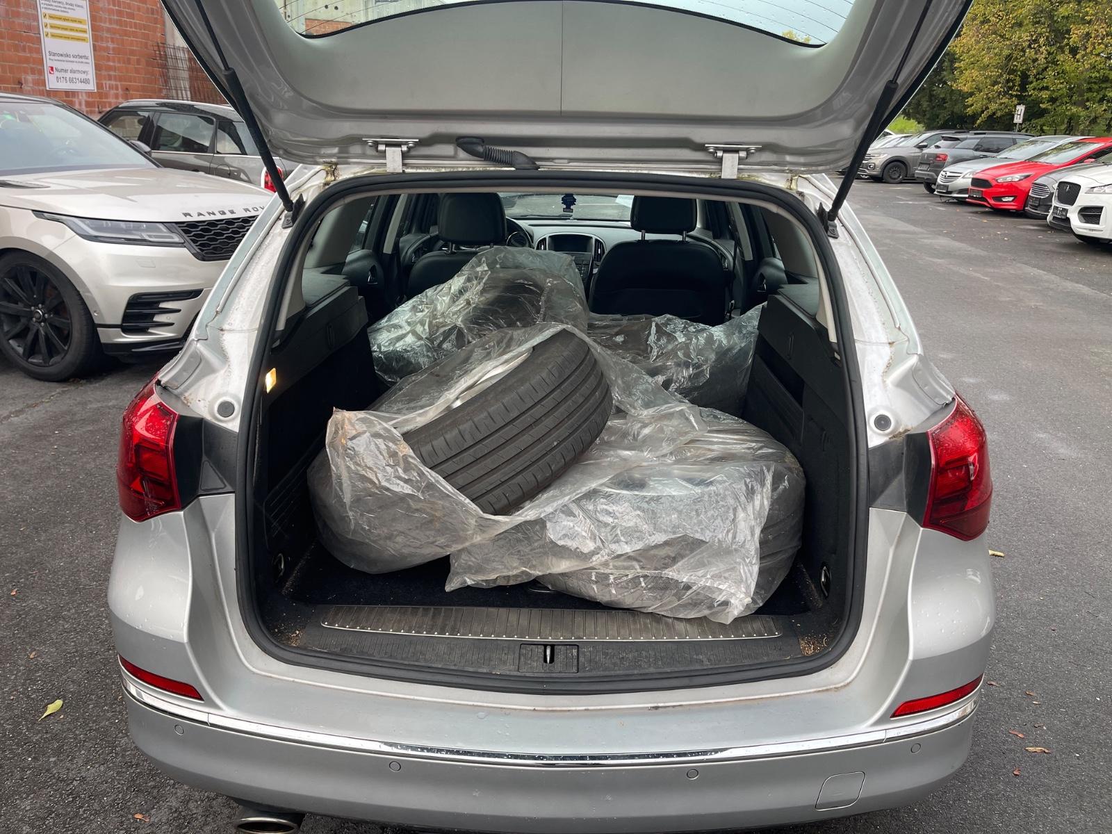 Opel Astra 2015 — photo 10