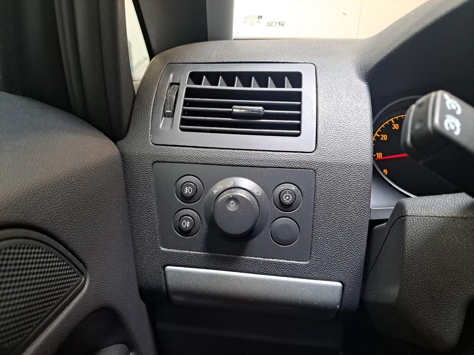 Opel Zafira B 1.8 / 7SITZER  / XENON AHK / SHZ